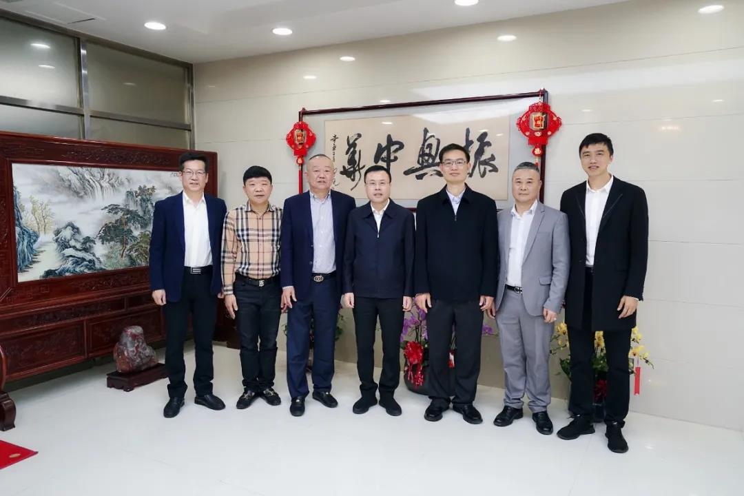泉州市领导莅临我会创会会长蔡清淳企业 看望企业家送来新春祝福